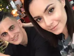 Миска, футболно гадже, си взе за домашни любимци... охлюви!