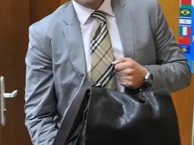 Задържаха Стоян Рътков – адвокатът без права, който се фукаше с ламборджини и цял парк лъскави коли