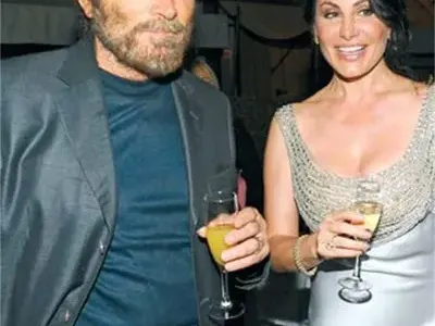 79-годишният Франко Неро лудо влюбен в Дарина Павлова, разхожда я с частния си самолет, обсипва я с цветя