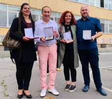Сюжет за розов филм в образованието: Певецът на мутрите, изпял  вселенския хит „Баровец“, стана учител на годината!