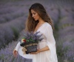 Като самодива! И Райна се запали по селфи с лавандули (ФОТО)