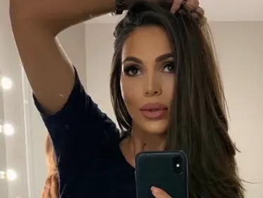 Алисия: Трудно се носят две дини