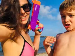 Апаши обраха Караньотова на плажа: Тук тоалетна хартия нямат, ти за камери питаш!