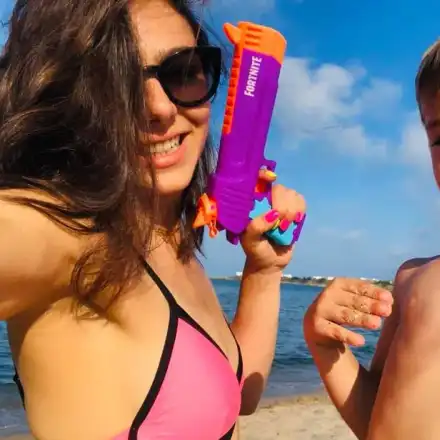 Апаши обраха Караньотова на плажа: Тук тоалетна хартия нямат, ти за камери питаш!