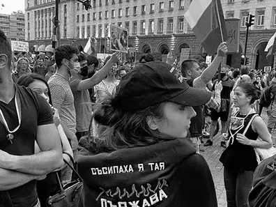 Бившата кандидат-снаха на Баретата с колекция за протеста