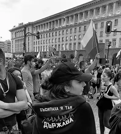 Бившата кандидат-снаха на Баретата с колекция за протеста