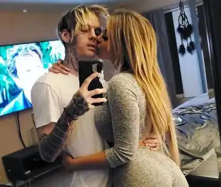 Братът на Ник Картър от Бекстрийт Бойс се събра с БГ гаджето си (Аарън и силиконката Мелани стягат и сватба)