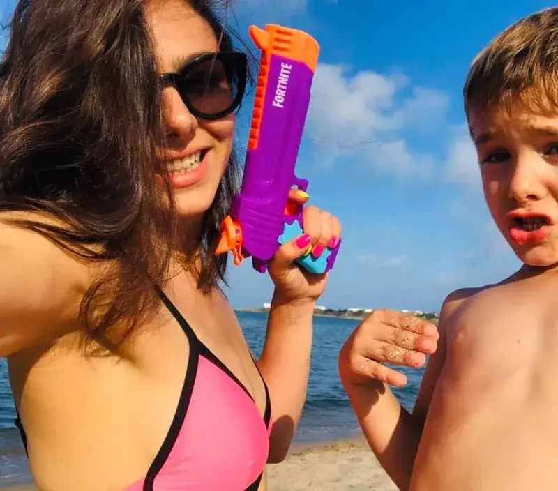 Брутално: Обраха доведената дъщеря на Аня Пенчева посред бял ден!