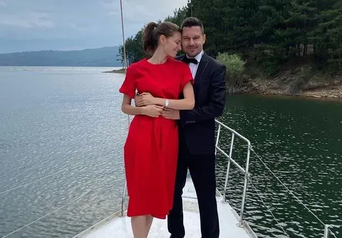 Честито! Нора Шопова се сгоди