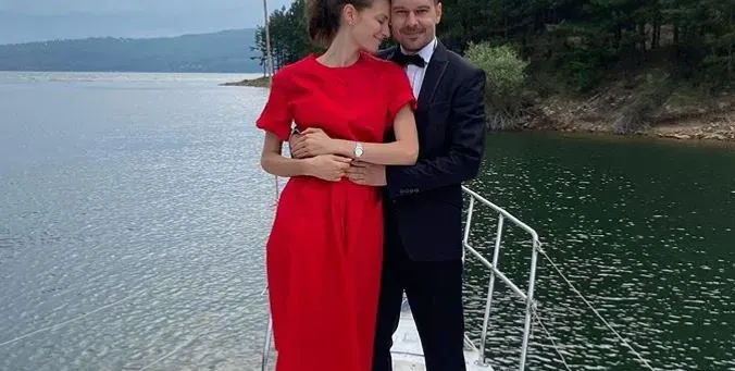 Честито! Нора Шопова се сгоди