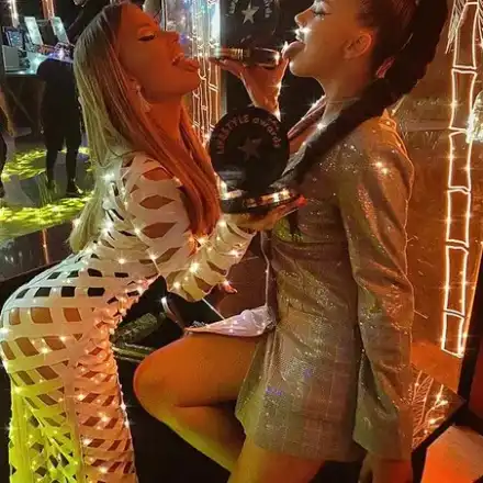 Дара и Гери-Никол се гъбаркат с Тита