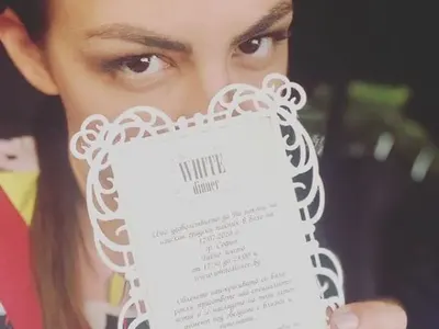 Деси Цонева на таен пикник в бяло