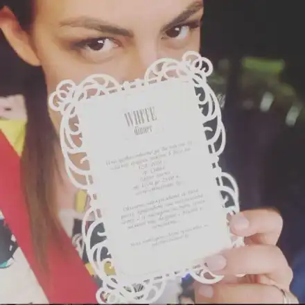 Деси Цонева на таен пикник в бяло