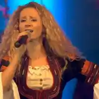 Деси Добрева повехна, шията й е  като на костенурка