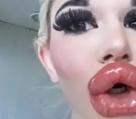 Джуките не й стигат! Българското барби иска бюст No. 1