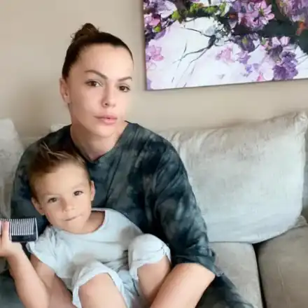 Галена и синът й пребориха коронавируса, пробите им са отрицателни