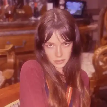 Глория Петкова впечатлява без грим