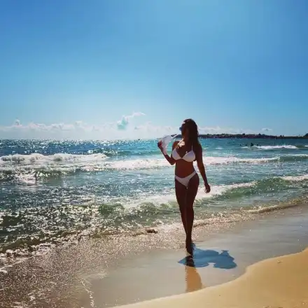 Глория пръска чар на Слънчака