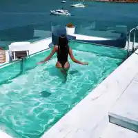 Гръцки фотограф погна Николета (Снимки)