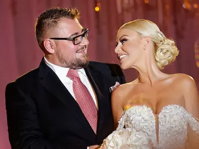 Гущерови празнуват хартиена годишнина