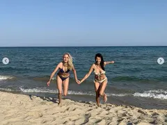 Яна Маринова като спасителка на плажа