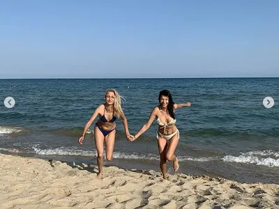 Яна Маринова като спасителка на плажа