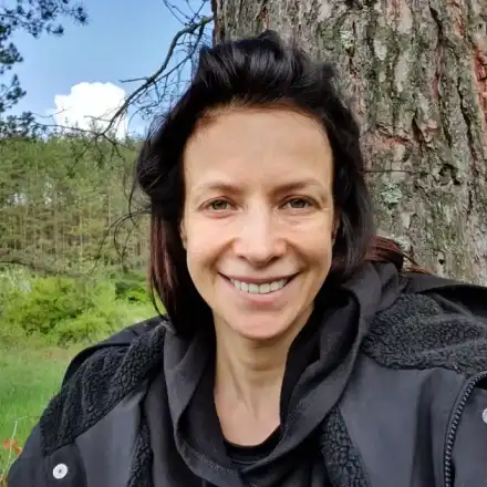 Яна Маринова за трудните години на детството:  Нямах даже две стотинки за мекица!