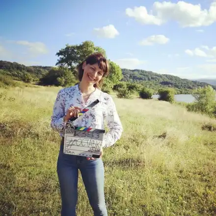 Яна Титова работи цяло лято на морето