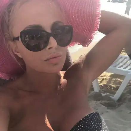 Юнона изпече най-големия бюст във фолка