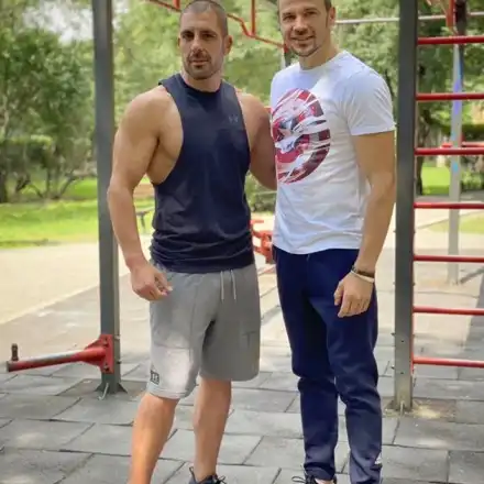 Ивайло Захариев става батка заради новата си (Актьорът помпа мускули при гаджето на Златка Димитрова)