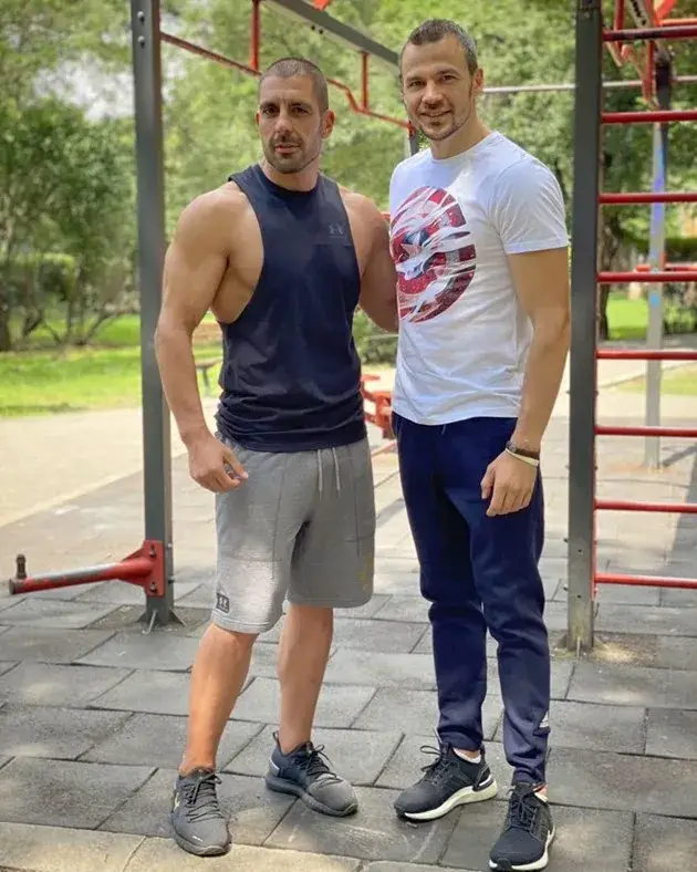 Ивайло Захариев става батка заради новата си (Актьорът помпа мускули при гаджето на Златка Димитрова)