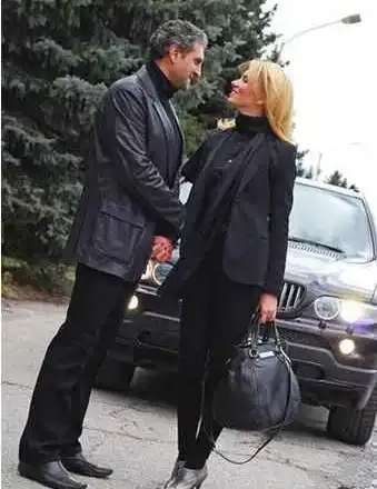 Изплуваха грозни  подробности около развода на Юлиан Константинов: Освен че слагал рога на жена си, тя намекна и за домашно насилие