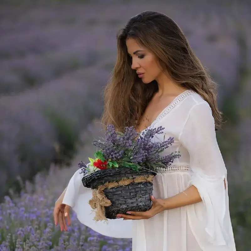 Като самодива! И Райна се запали по селфи с лавандули (ФОТО)