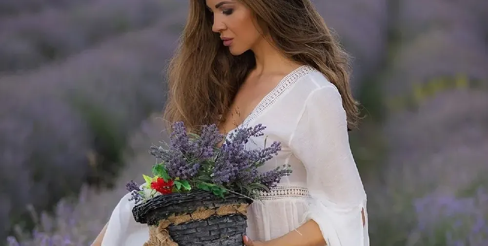 Като самодива! И Райна се запали по селфи с лавандули (ФОТО)
