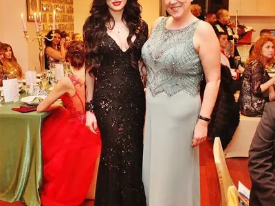 Лорд Евгени Минчев в акция: Емилия между Дони и Елвира, винил и ванилово пристягат опасно Лепата ни Брена И ОЩЕ…. +  СНИМКИ