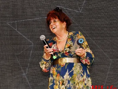 Лорд Евгени Минчев в акция: Филева  между санитарка и домашна помощница, Софка с колан „пентагон“ и още + СНИМКИ