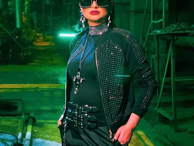 Лорд Евгени Минчев в акция: Филева  между санитарка и домашна помощница, Софка с колан „пентагон“ и още + СНИМКИ