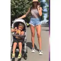 Майки скочиха на Черната Златка: Как може да возиш 4-годишно дете в бебешка количка?