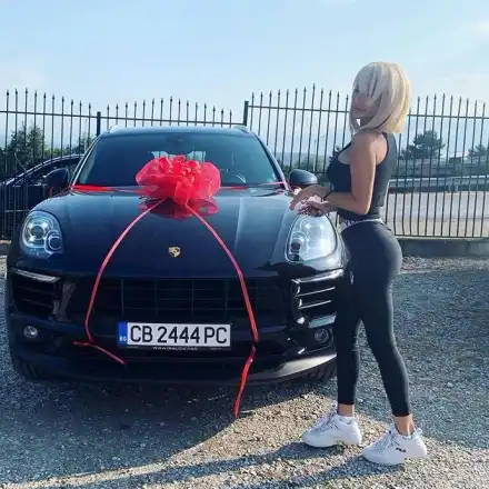Мъжът на Мисис България й подари порше