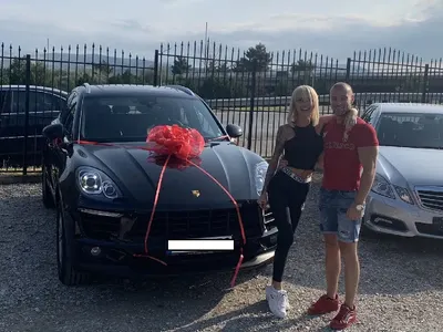 Мисис България Неделина Цанева получи лъскаво „Порше“ за именния си ден (Снимки)