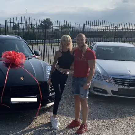 Мисис България Неделина Цанева получи лъскаво „Порше“ за именния си ден (Снимки)