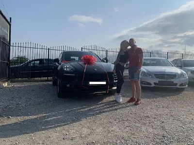 Мисис България Неделина Цанева получи лъскаво „Порше“ за именния си ден (Снимки)