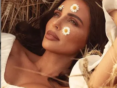 Николета в стрии и маргаритки