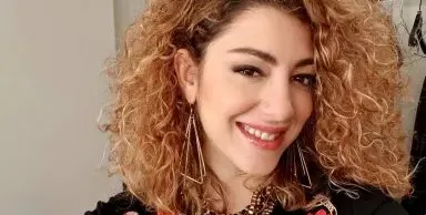 Нора Караиванова още пази пъпа на бебето си (Певицата не е решила къде да го хвърли)