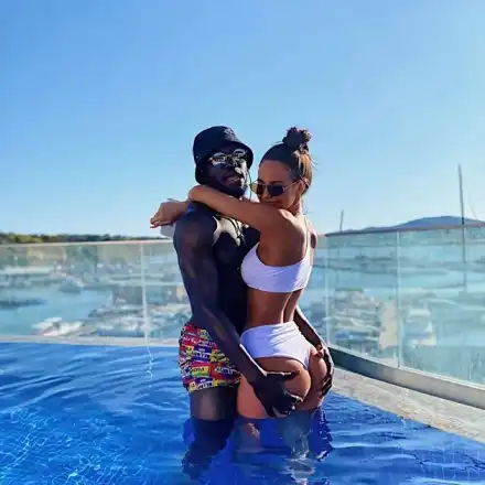 Палавата Габи към Али Соу: Хвани това дупе! (Снимки)