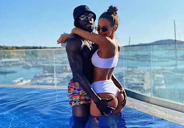 Палавата Габи към Али Соу: Хвани това дупе! (Снимки)