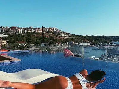 Палавата Габи към Али Соу: Хвани това дупе! (Снимки)