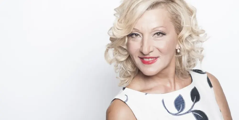 Певица на Лили Иванова изгоря със самолетни билети! Не може да се върне у нас