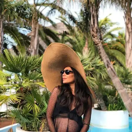 Плейбойка чака първо дете: Бельото ми е с размер на плажен чадър, а стомахът ми - бездънна яма!