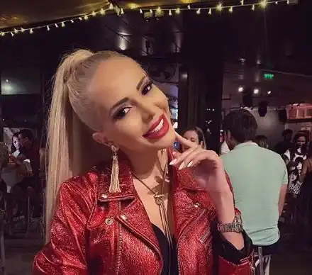 ПРЕБИХА плеймейтката Жанета Осипова! Миската цялата насинена от фризьорката си (Вижте защо)